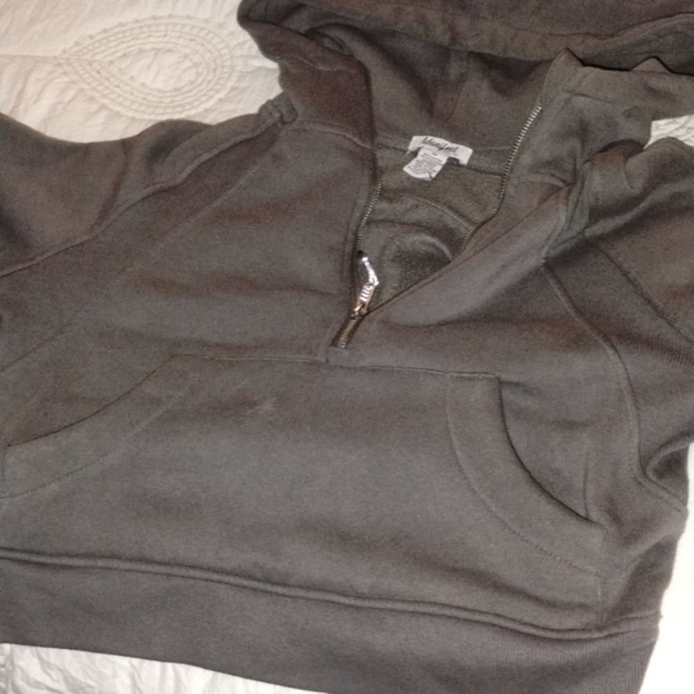 Manifest Online Pull Over w/ Zipper